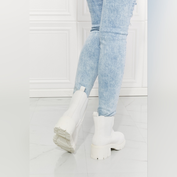 Melody MMShoes Work For It Matte Lug Sole Chelsea Boots in White - Picture 3 of 6
